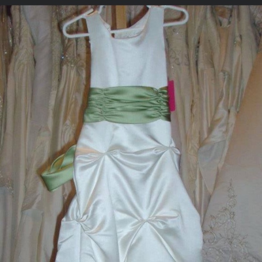 Bill Levkoff SZ 8 Pearl Seafoam Green Flower Gir